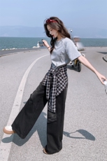 2025年夏季新品现货休闲时尚潮流度假风三件套，女装套装/套裙，臻衣坊