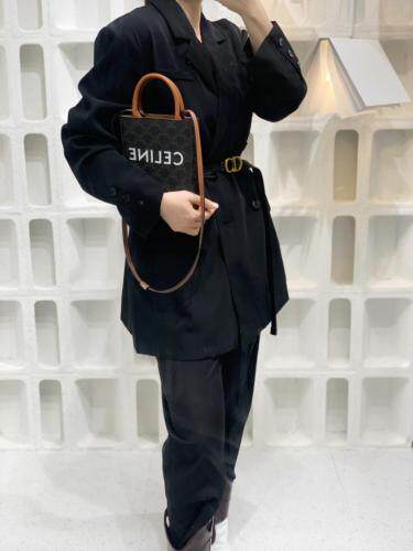 简约扩版西装，女装西装，U·M