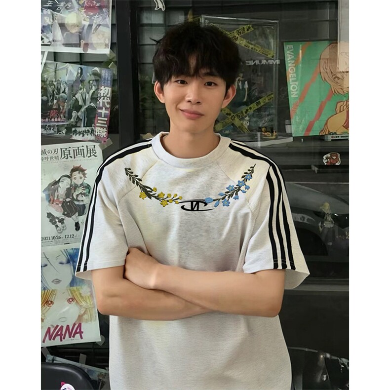 抖音得物品质二开240克宽松纯棉美式潮牌印花三条杠中性风短袖T恤，男装T恤，电商A486