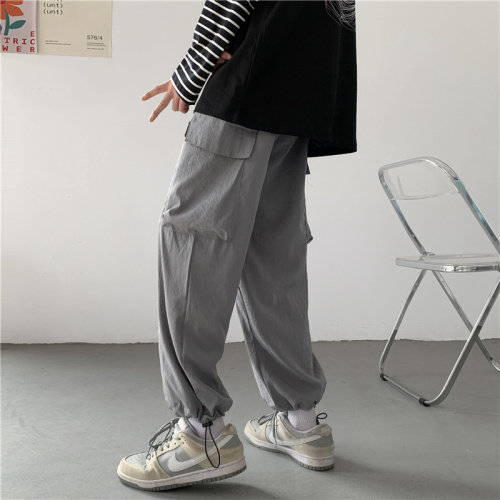 灰色