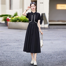 赫本风黑色拼接连衣裙女2024年夏季新款时尚设计感小众polo领长裙，女装连衣裙，魅影