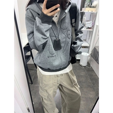 灰色