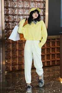 卡菲莱2022年新款女装翻领卫衣女春季新款短款Polo衫图片