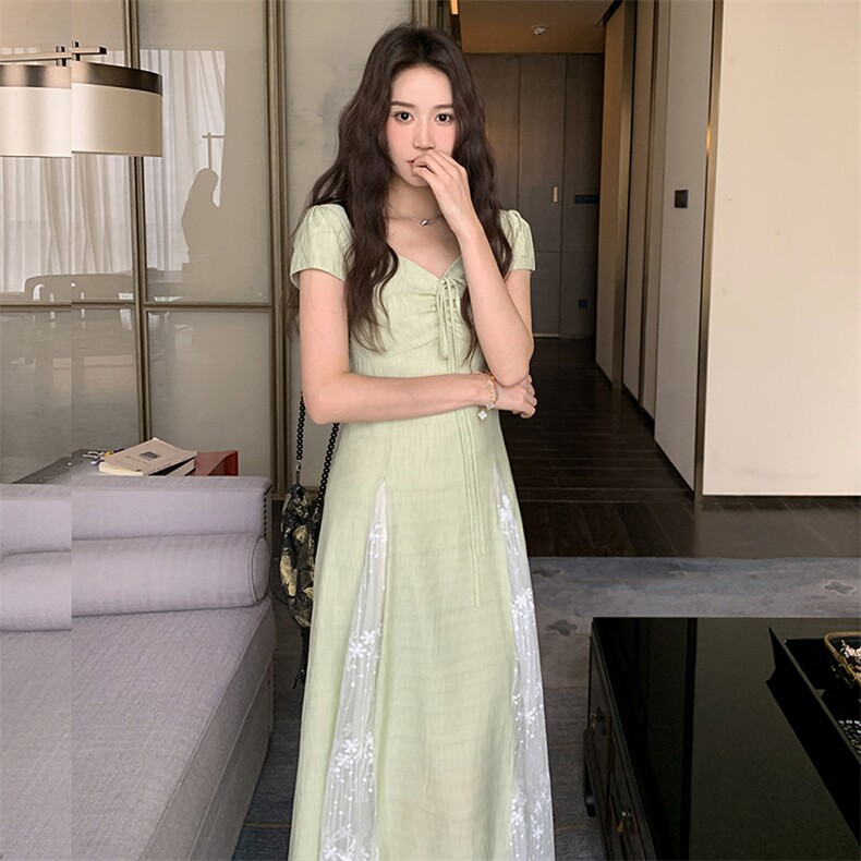 蕾丝拼接绿色连衣裙女夏2025新款高级感流行绝美超火小众设计感图片