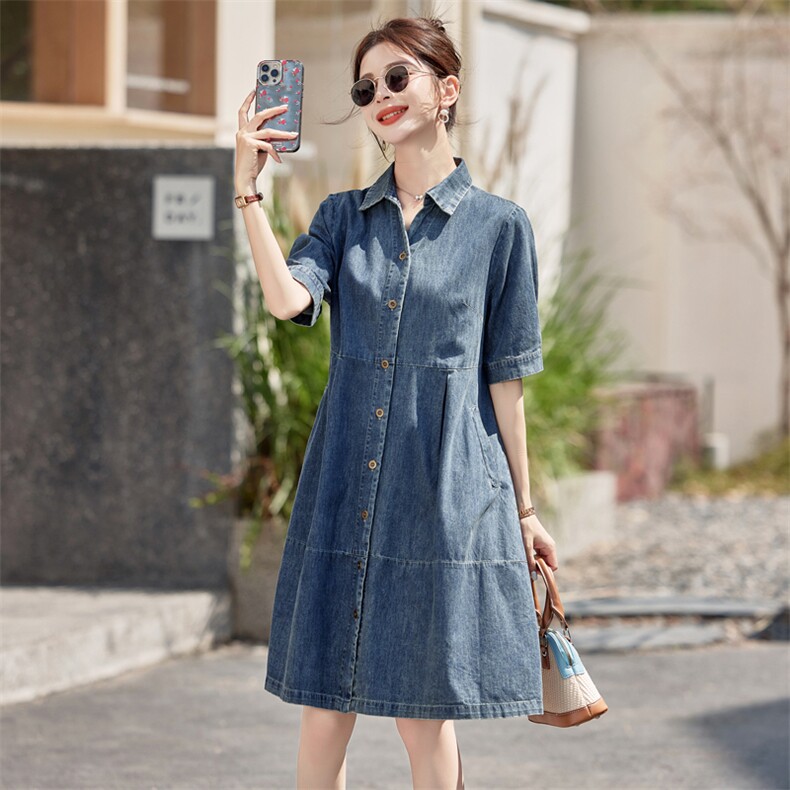 【现货】大码纯色牛仔连衣裙女2024夏装新款翻领显瘦短袖中长裙子,女装连衣裙,梦懿尔