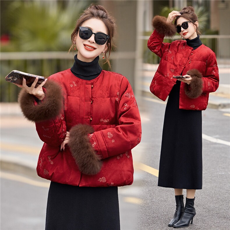 现货。现货。2025年冬季短款刺绣真狐狸毛羽绒服，女装羽绒服，伊仟回