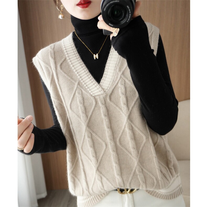 2025年秋季时尚百搭通勤简约休闲V领绞花马甲，女装马甲，大美人包芯纱店