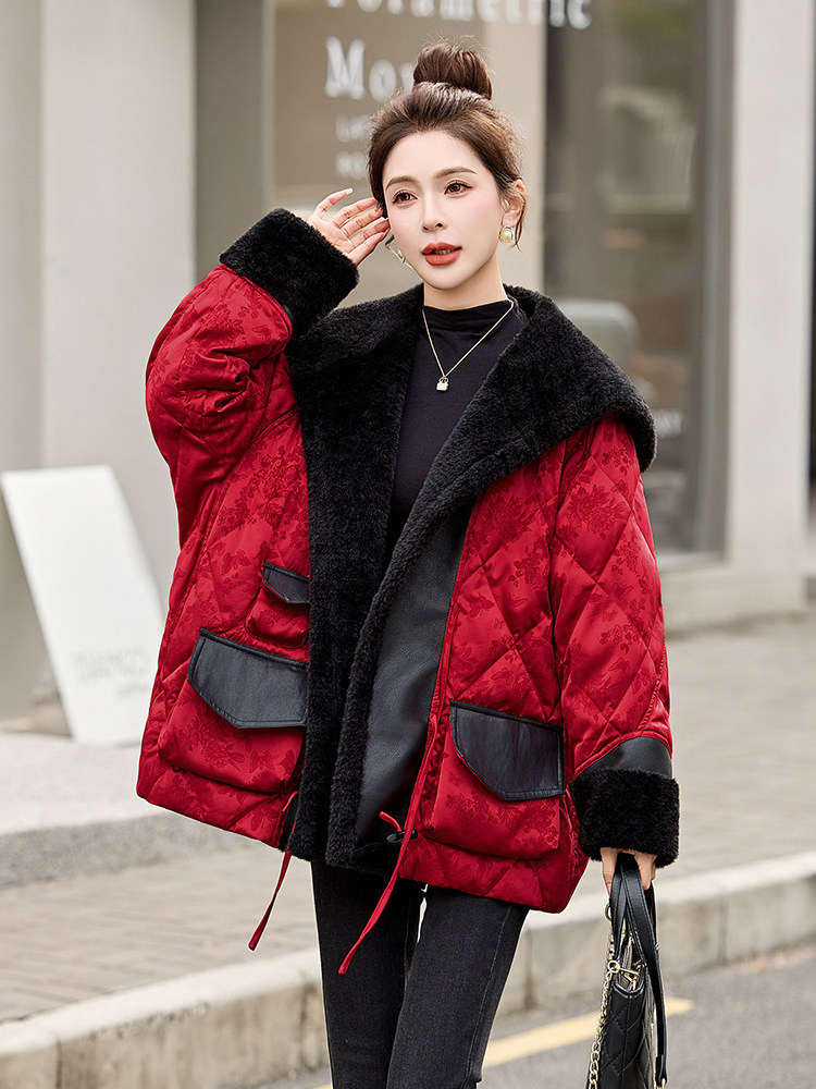 现货，现货，2025冬装新款皮毛一体拼接时尚潮流保暖羽绒服,女装羽绒服,伊仟回