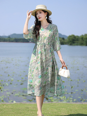 高端时尚V领碎花天丝雪纺连衣裙女2025夏季新款宽松显瘦度假裙子，女装连衣裙，凝聚力