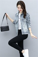 2021春季新款简约潮流时尚气质修身短款牛仔外套，女装牛仔外套，魅影