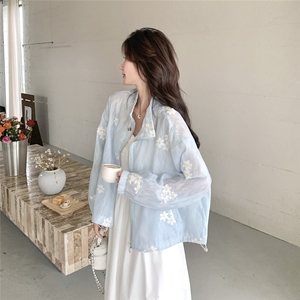 蓝色花朵刺绣外套女2025年夏季新款韩系甜美减龄轻薄透气防晒上衣图片