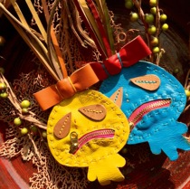 Domestic spot Thai characteristic pure handmade cowhide funny doll coin bag coin purse processing model Baye Workshop