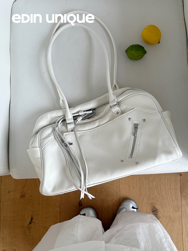 A Unique Designer Leather Large-Capacity Tote Bag, Soft Leather Motorcycle-Style Fashionable Versatile Shoulder Bag for Women