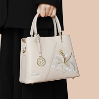 B Модель лилия бежевый шелковый шарф+подарочный пакет