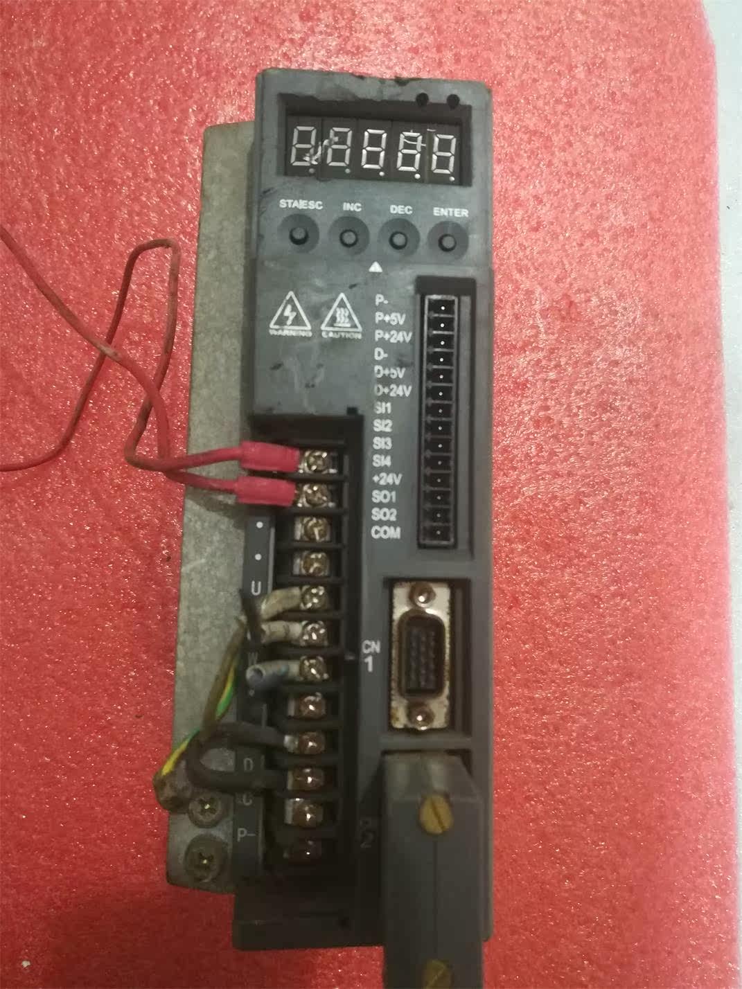 a Xinjie servo drive DS2-20P7-BSW second-hand casing is broken as shown in the figure