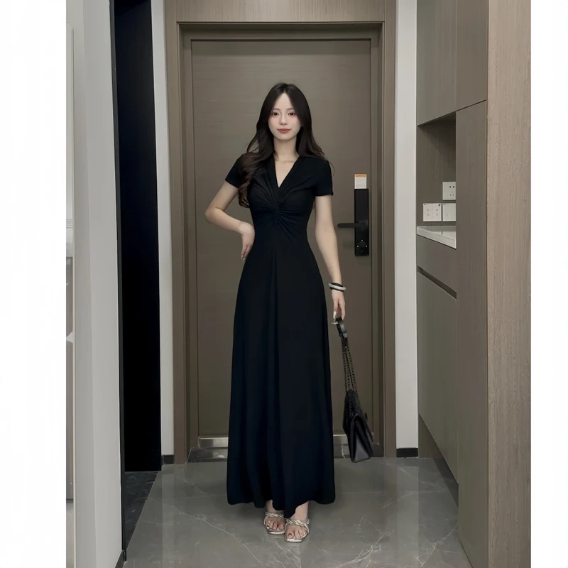 【Simita】French-Style Summer V-Neck Stepmother Dress 2026 New Popular Model, Waist-Cinching, Slimming, Elegant, Long Skirt with a Large Hem