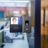 Гели 13750 13750C Человеческое лицо+отпечаток отпечатков с сенсорным экраном машины для посещаемости (серебряный черный).