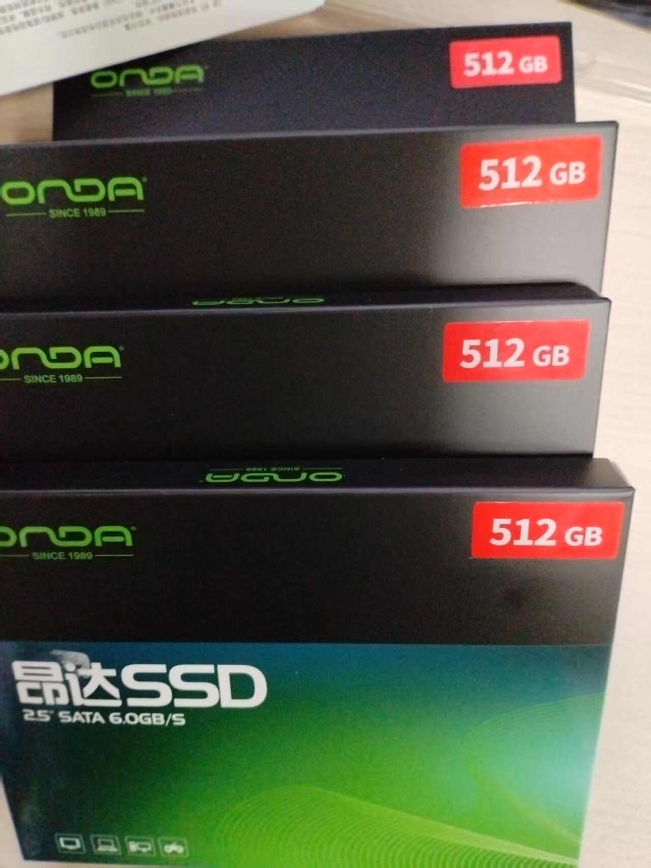 Onda製512GB SSD（デスクトップおよびノートパソコン用）、新品未開封、3年間保証付き。