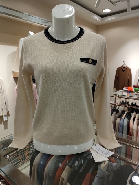 2022 Chu Laoda counter ດູໃບໄມ້ລົ່ນຂອງແທ້ແລະລະດູຫນາວໃຫມ່ຂອງແມ່ຍິງ sweater ຄໍຮອບຕ່ໍາຂອງ sweater ຂົນສັດບໍລິສຸດ 222787