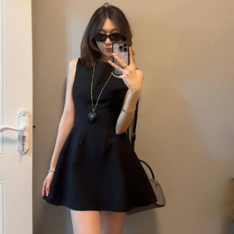 Duan Keke's Birthday Dress, High-Fashion Heroine Outfit, Hepburn-Style Black Dress, French-Style Waist-Cinching Tank Top Little Black Dress Duan Keke's Birthday Dress, High-Fashion Heroine Outfit, Hepburn-Style Black Dress, French-Style Waist-Cinching Tank Top Little Black Dress