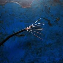  The manufacturer recommends a single strand of covered wire with 7 copper-clad steel mining signal lines broadcast lines field telephone lines 500 meters