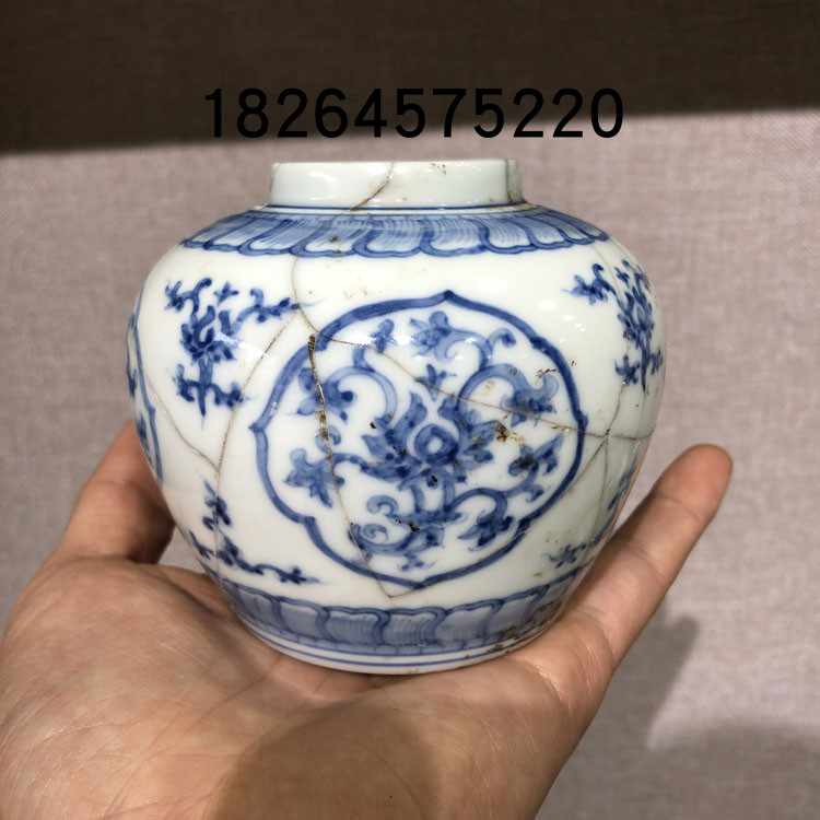 中国明時代青花(染付)纏枝牡丹　扁形花瓶 中国明時代青花(染付)纏枝牡丹扁形花瓶