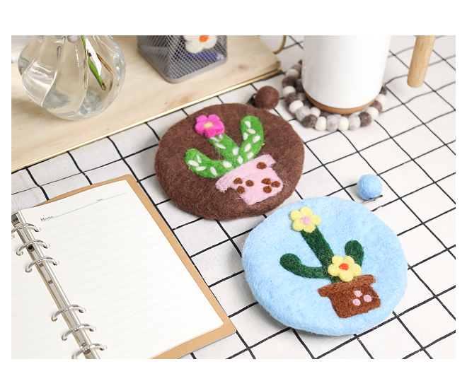 Women's Plant Wool Felt Zipper Coin Purses display picture 6