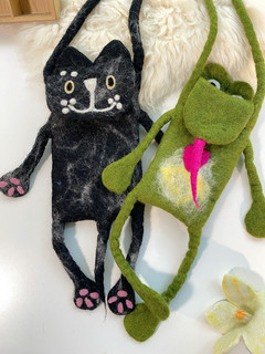 尼泊尔手工羊毛毡成品猫咪青蛙怪兽创意翻盖斜跨手机包斜挎包女士