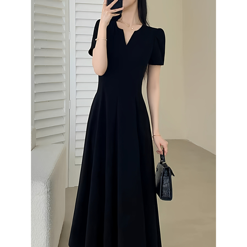 Plus-Size Women's Clothing, Elegant Hepburn-Style Short-Sleeve V-Neck Dress, Summer Regular Shoulder Slimming Black High-End Long Dress Plus-Size Women's Clothing, Elegant Hepburn-Style Short-Sleeve V-Neck Dress, Summer Regular Shoulder Slimming Black High-End Long Dress