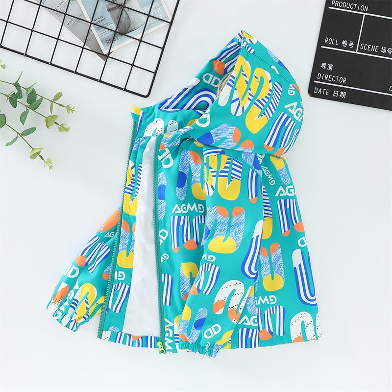 Spring and autumn small and medium girls'girls' clothing and windproof families jacket children's foreign pie jacket with velvety wind and clothing for leisure