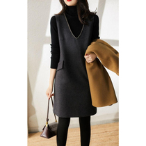 Boo Pala dont go wrong elegant charm shiny bead chain V-neck woolen vest