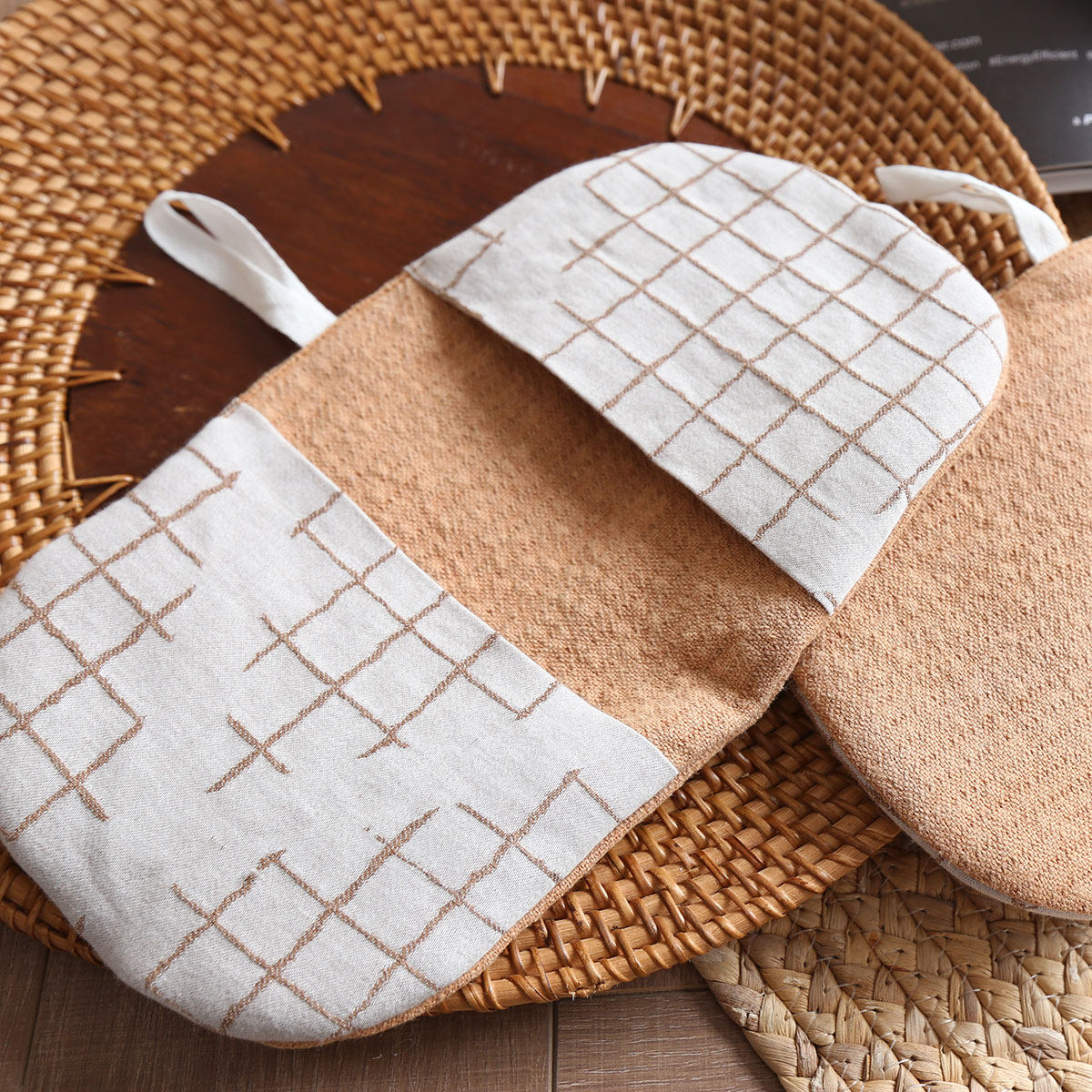 Like please collection of double layer linen cloth kitchen thermal insulation gloves for tea heat insulation mat heat and burn-proof