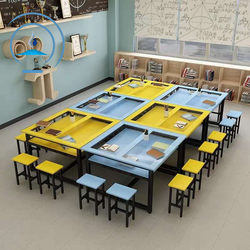 이중층 훈련 기관 책상과 의자 그림 그리기 테이블