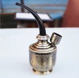 Новые модели съемных сигарет Сигареты Два используемых водных сигаретных бутылочных бутылок.