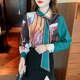 Mulberry silk printed streamer shirt is beautiful and fashionable with a skirt. Chic high-end shirt