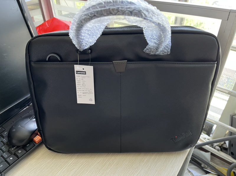 Lenovo ThinkPad Original Tp300-L 15.6inch Shoulder Laptop Bag 16inch Computer Business Bag Lenovo ThinkPad Original Tp300-L 15.6inch Shoulder Laptop Bag 16inch Computer Business Bag