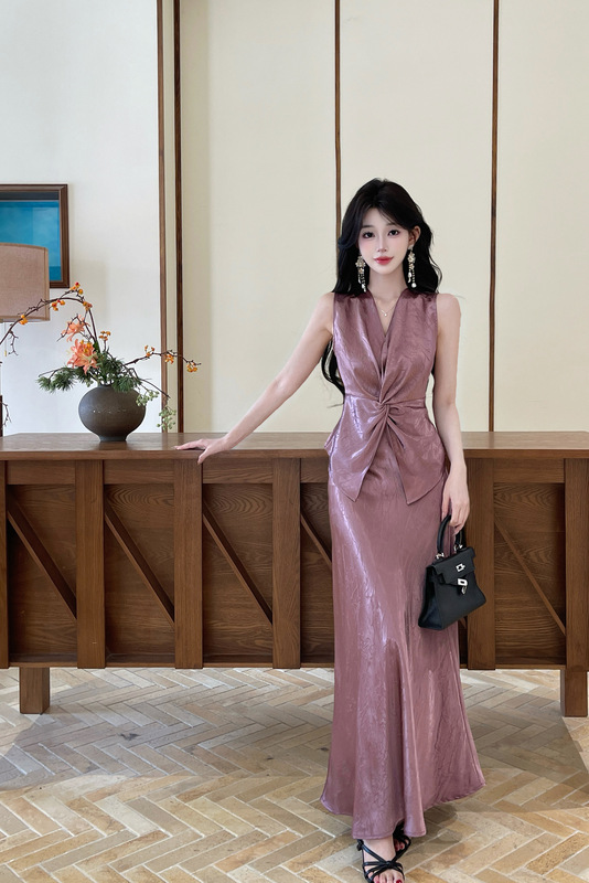 French-Style Elegant Lady Acetate Satin Knot Pleated Suit Dress for Women Summer 2026 High-End Waist-Cinching Slimming Dress
