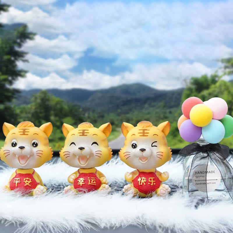 Car decoration ladies car fashion 2021 new car ornaments net red aromatherapy interior advanced tiger