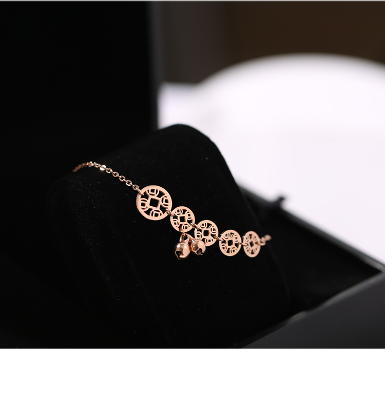 Phiên bản tiếng Hàn của vòng chân bằng thép titan nữ bằng thép titan 18k vàng hồng đơn giản chuông đỏ học sinh Sen cá tính bạn gái thời trang - Vòng chân những mẫu lắc chân đẹp nhất