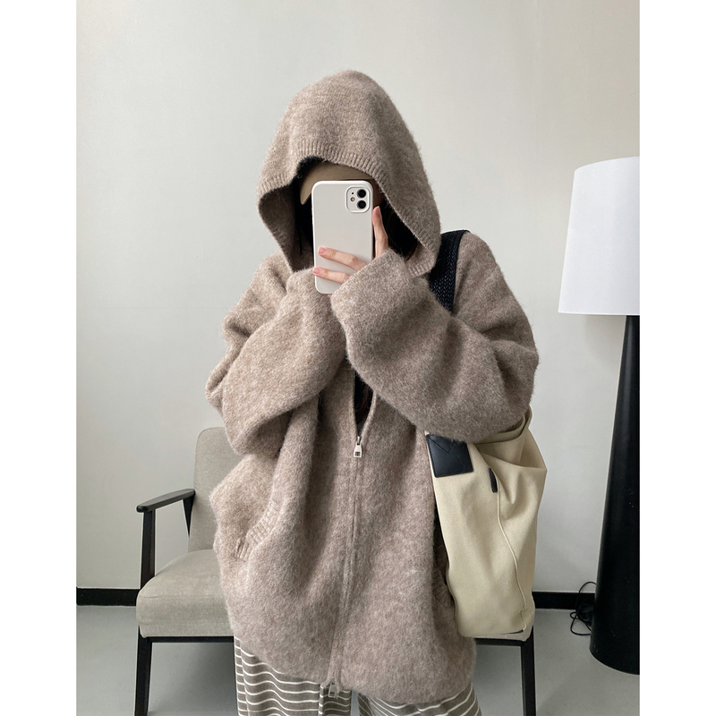 Sunyou Oatmeal Sweet Tea Color Women's Knitted Cardigan, Fluffy and Warm, with a Lazy and Casual Feel, Zippered Hooded Sweater