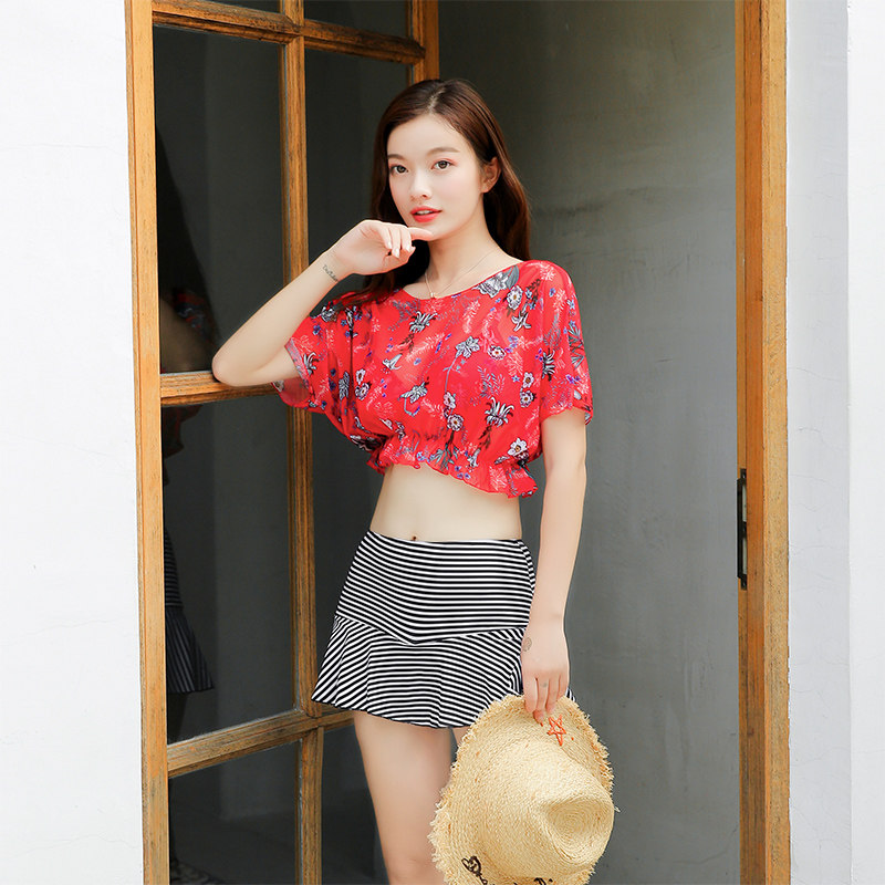 Swimsuit women conservative two-piece three-piece skirt-style boxer thin short-sleeved small chest gathered Korean hot spring swimsuit