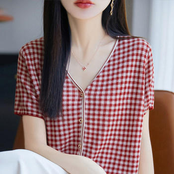 ເສື້ອຍືດຄໍ v-neck plaid ແຂນສັ້ນສໍາລັບແມ່ຍິງ summer 2025 ເສື້ອ bottoming ໃຫມ່ແບບຕາເວັນຕົກຂອງແມ່ຍິງຂະຫນາດໃຫຍ່ ice silk knitted top