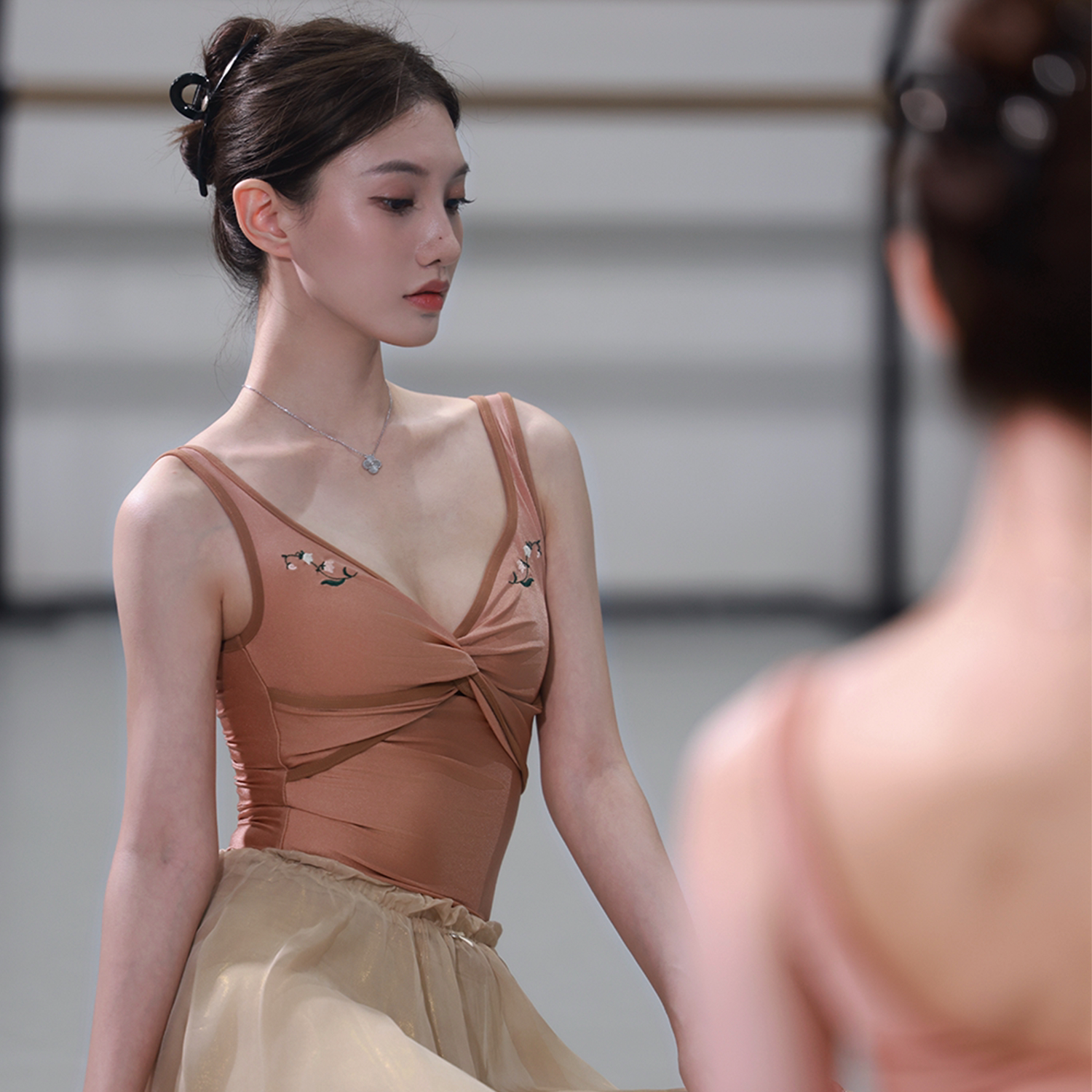 Балетный цельнокроеный костюм Fomoi Ballet "Meet" с вышивкой "Ландыш" от kink Design из микро-перламутра
