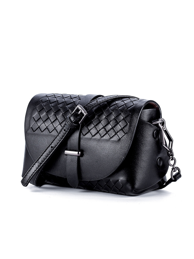 2022 autumn and winter new European and American fashion leather sheepskin women's bag one shoulder messenger trend all-match hand-woven bag