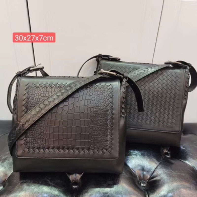 First layer cowhide braided crocodile pattern men's 2022 new European and American fashion all-match messenger bag business shoulder messenger bag