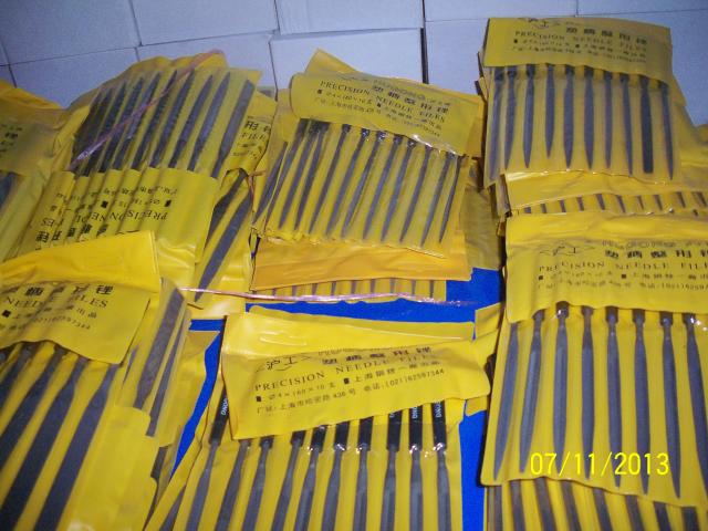 Shanghai workers' plastic handle plastic handle plastic filing model filing and filing knife suit 5 * 180mm