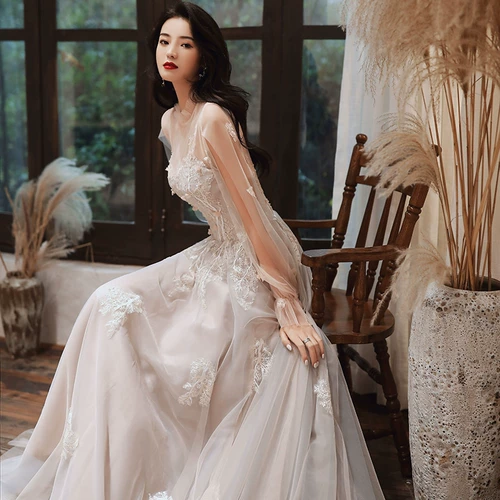 Элитное вечернее платье, облегающий крой, изысканный стиль