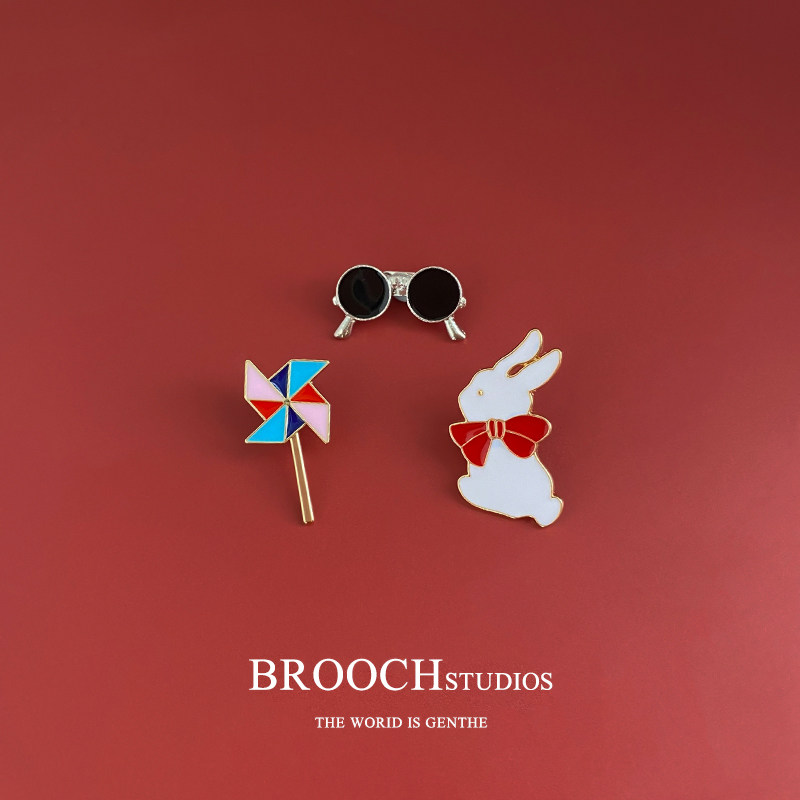 Xiao Zhan with brooch rabbit windmill cute Japanese female neckline anti-light buckle ins tide personality brooch pin