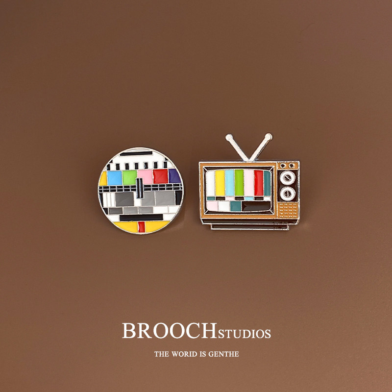 Retro TV Chest Pins Ins Tide Individuality Women Metal Badges Male Nostalgia Classic Bepin Student Kits Accessories