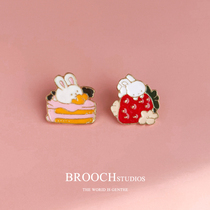 Rabbit holding radish brooch cute Japanese ins tide personality girl student best friend Mori badge bag accessories